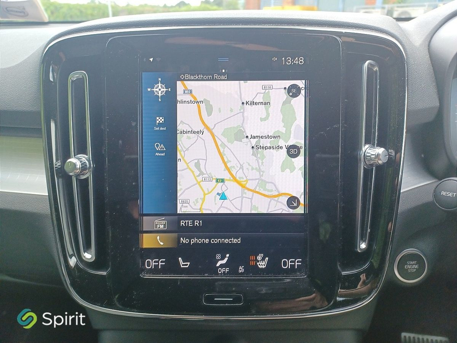 2022 Volvo XC40 - image 10