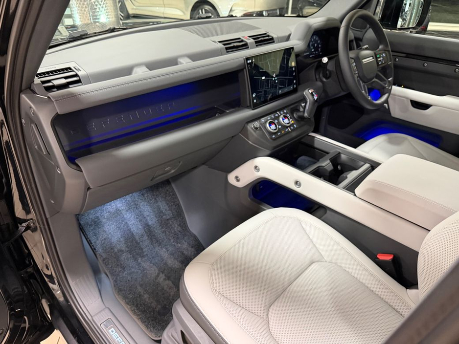 2025 Land Rover Defender X-DYNAMIC SE=HUGE SPEC//LIGHT INTERIOR//AS NEW=2 YEAR WARRANTY=TAILORED FINANCE PACKAGES AVAILABLE=TRADE IN'S WELCOME €104,995