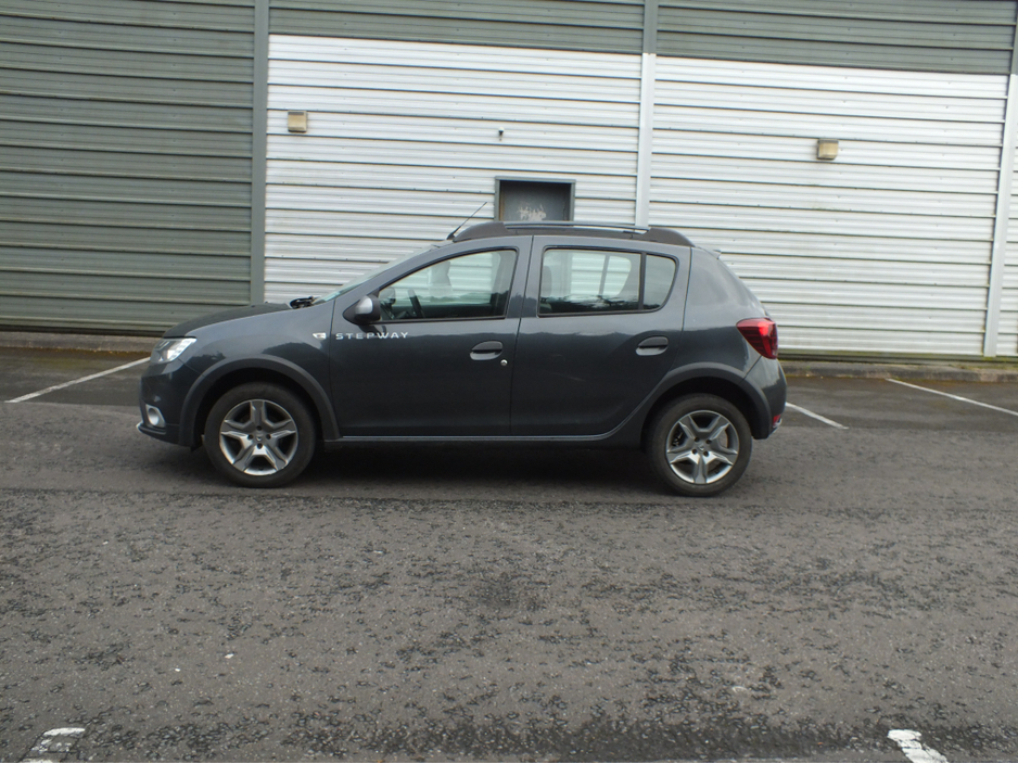 2017 Dacia Sandero - image 2