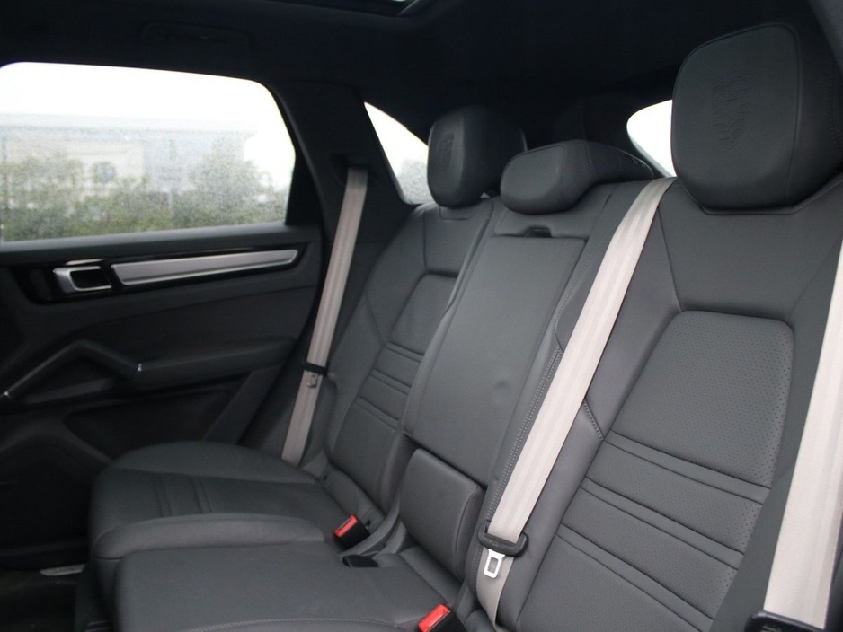 2023 Porsche Cayenne E-Hybrid Platinum Edition €77,000