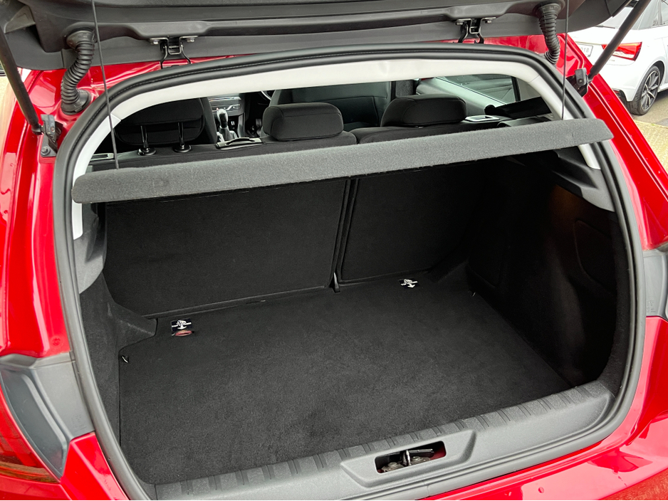 2017 Peugeot 308 - image 8