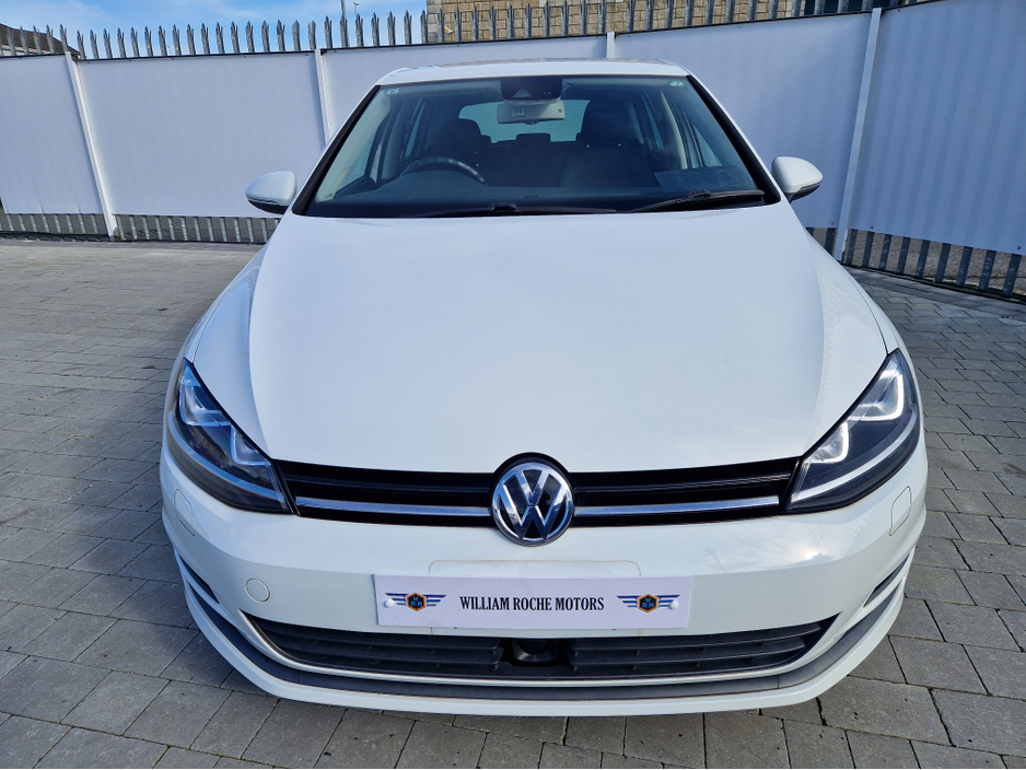 2013 Volkswagen Golf - image 3