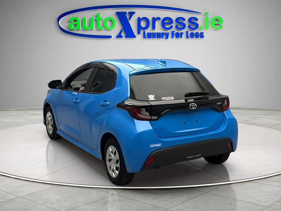 2021 Toyota Yaris X ULTRA LOW MILEAGE, Reversing camera