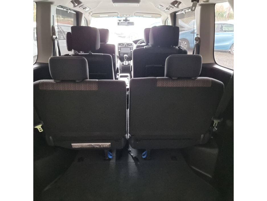 2014 Nissan Serena - image 11