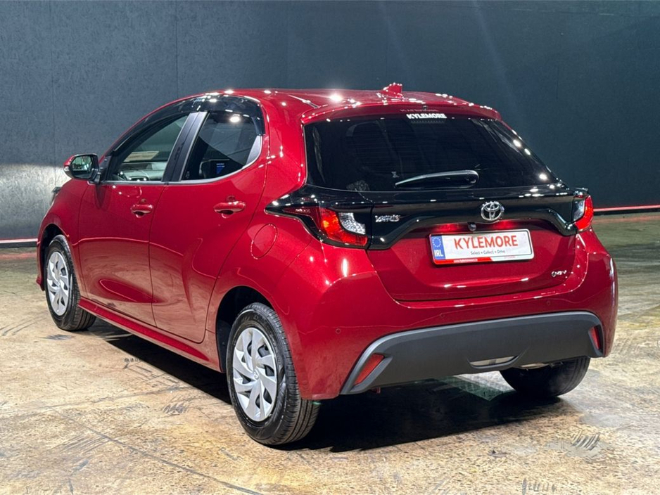 2025 Toyota Yaris - image 5