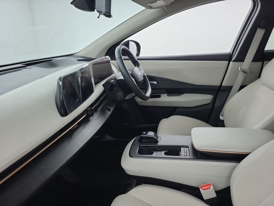 2025 Nissan Ariya - image 4