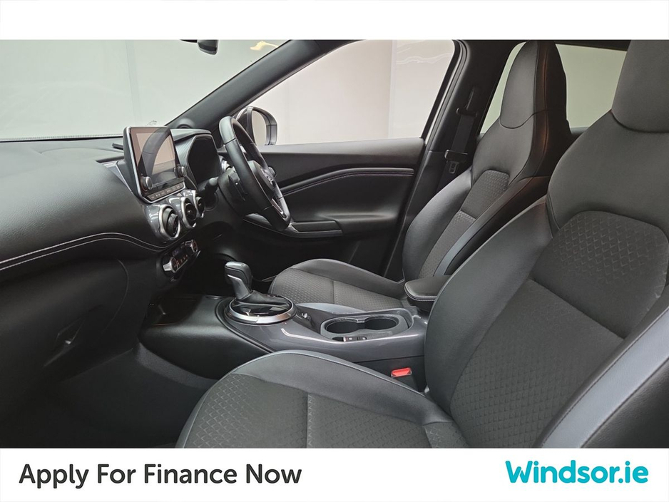 2023 Nissan Juke - image 4