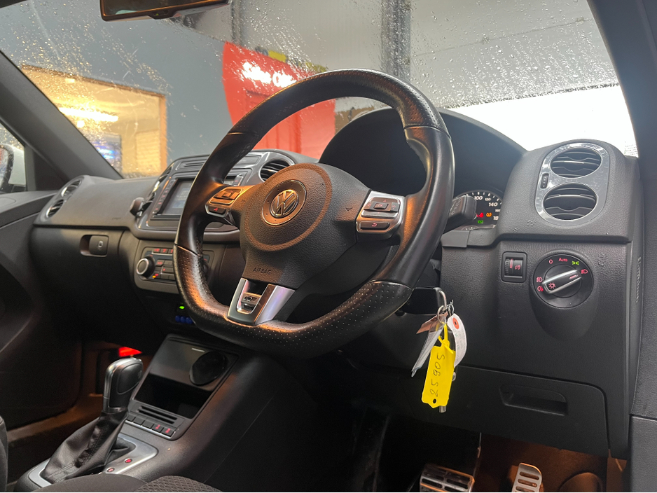 2014 Volkswagen Tiguan - image 8