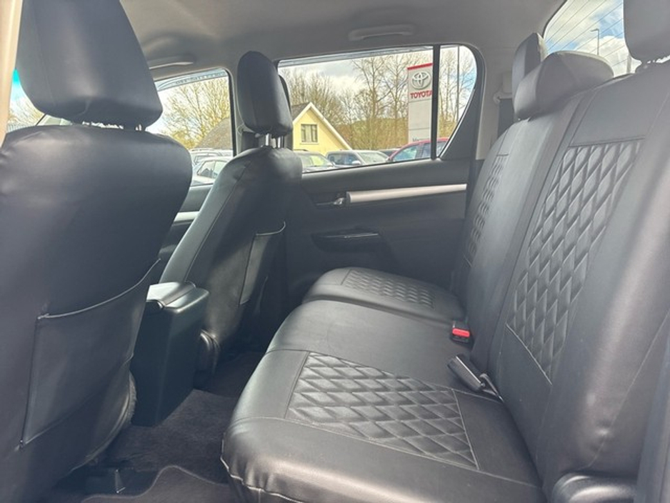 2024 Toyota Hilux - image 7