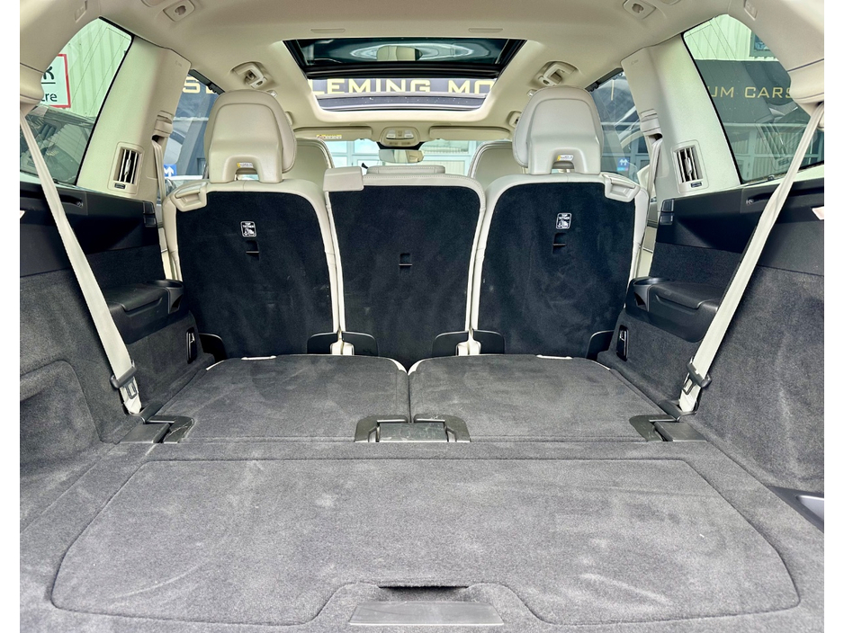 2025 Volvo XC90 - image 8