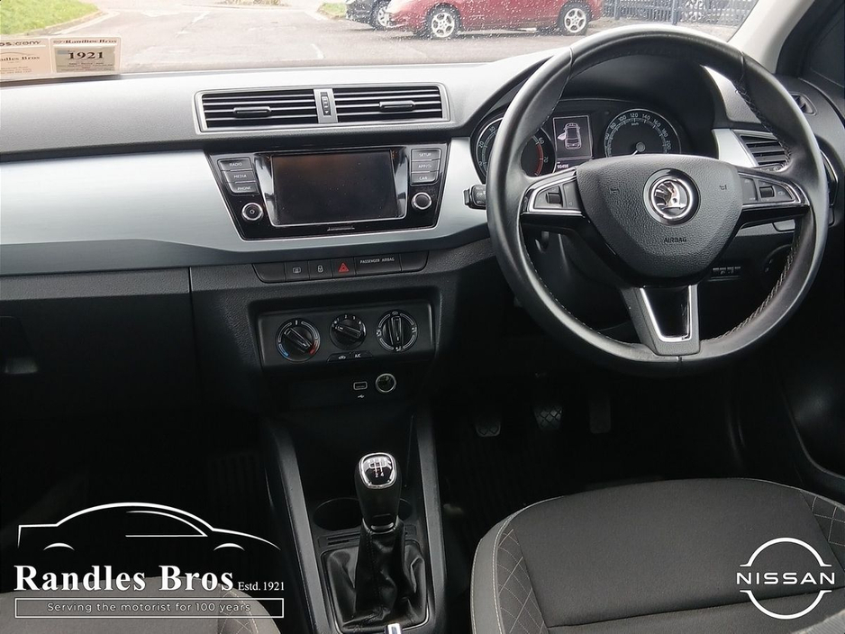 2020 Skoda Fabia - image 12