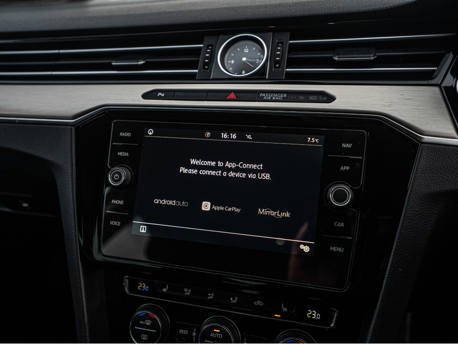 2019 Volkswagen Passat 2019 VW Passat Highline Auto/High spec/1yr warrant €25,888