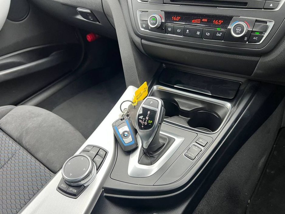 2015 BMW 3 Series - image 11