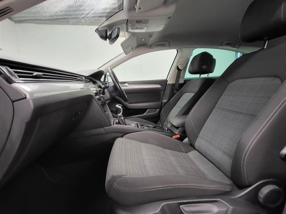 2021 Volkswagen Passat - image 7