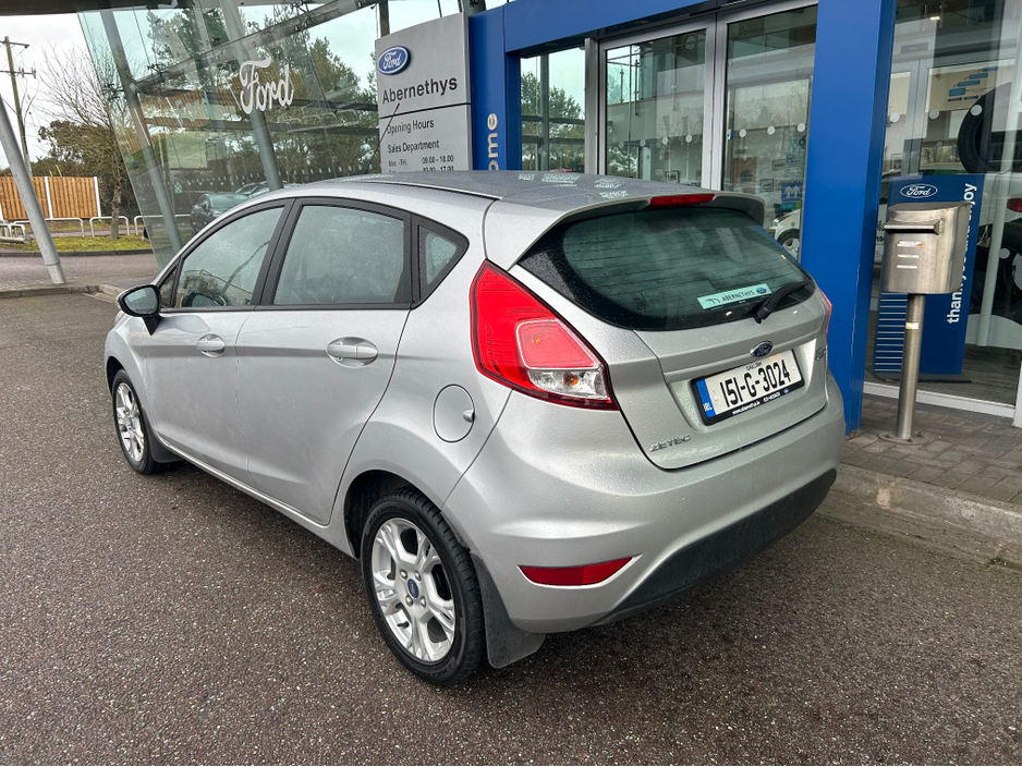 2015 Ford Fiesta - image 8