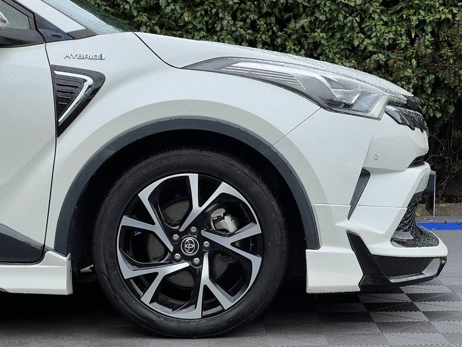 2018 Toyota C-HR MODELLISTA 1.8 HYBRID // 18" DIAMOND CUT ALLOYS // HEATED SEATS // PARKING SENSORS €19,900