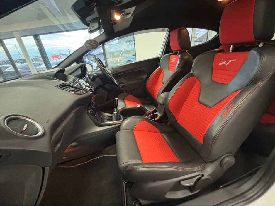 2013 Ford Focus ST - image 14