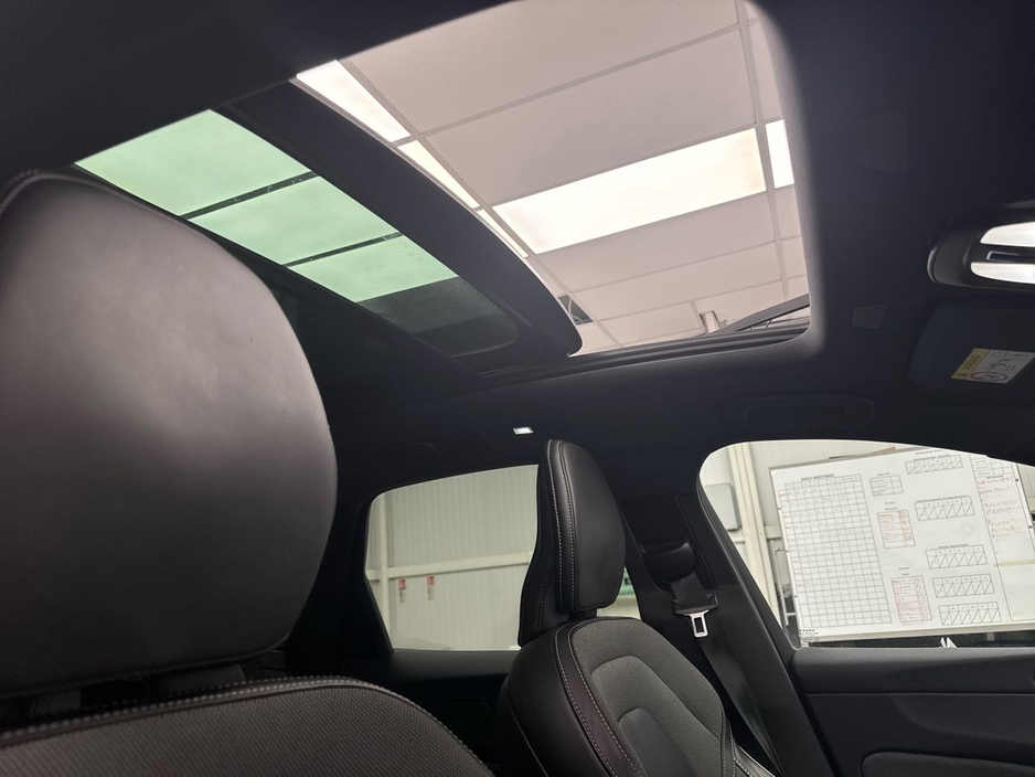 2023 Volvo XC60 - image 25