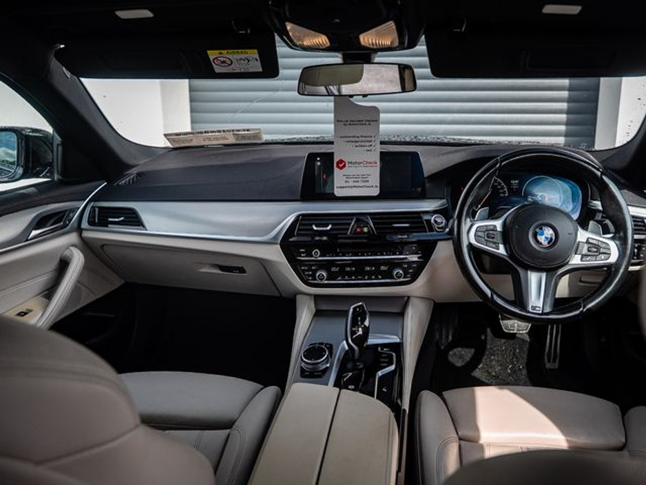 2019 BMW 5 Series - image 5