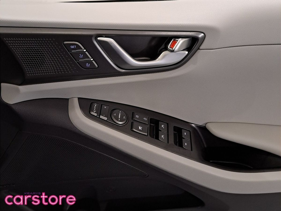 2020 Hyundai Ioniq - image 20