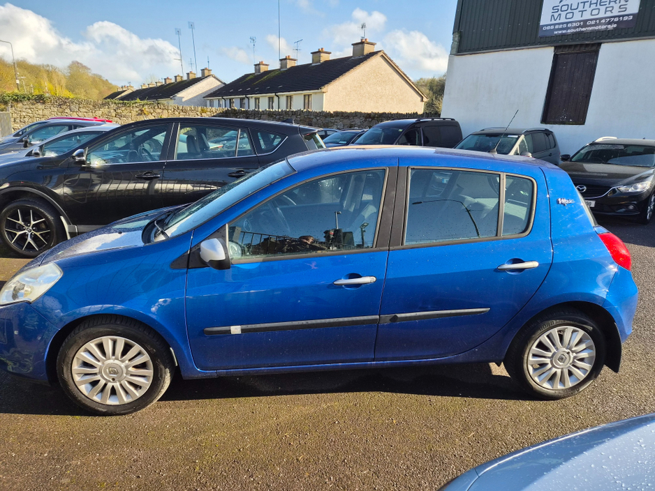 2011 Renault Clio - image 7