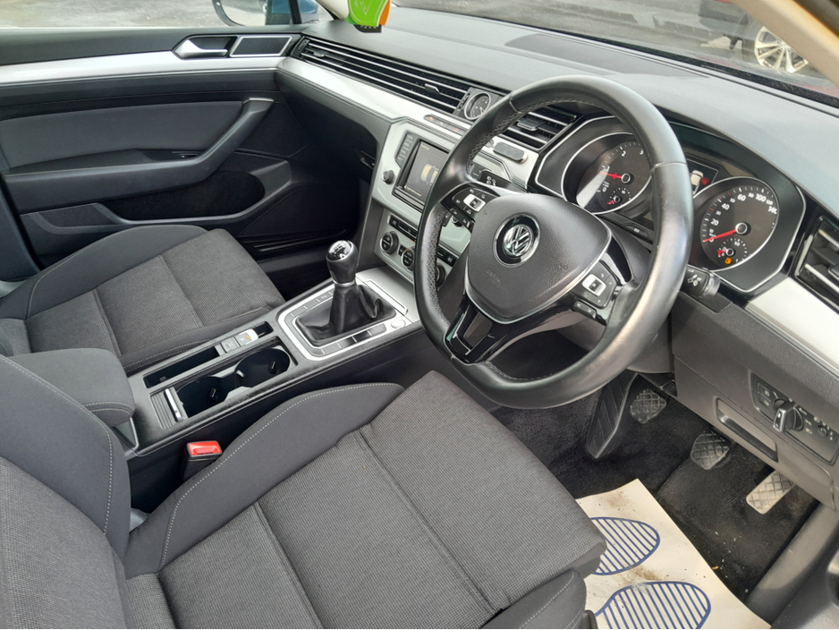 2016 Volkswagen Passat - image 19