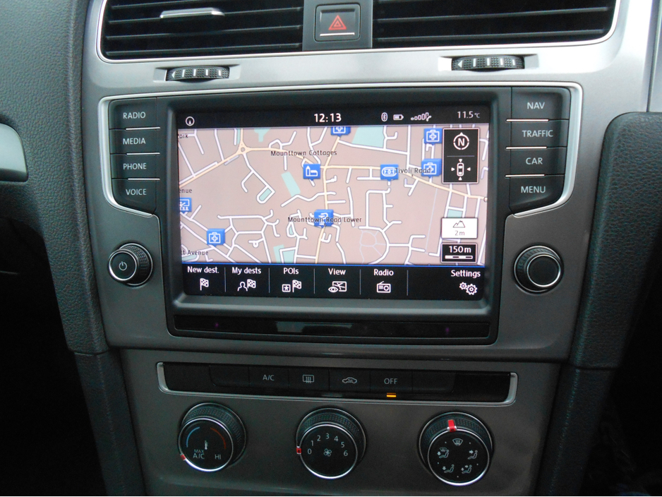 2016 Volkswagen Golf - image 2