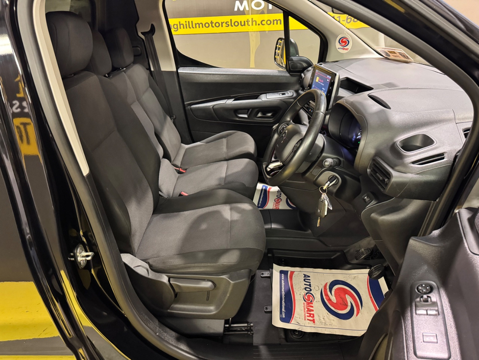 2021 Citroen Berlingo - image 8