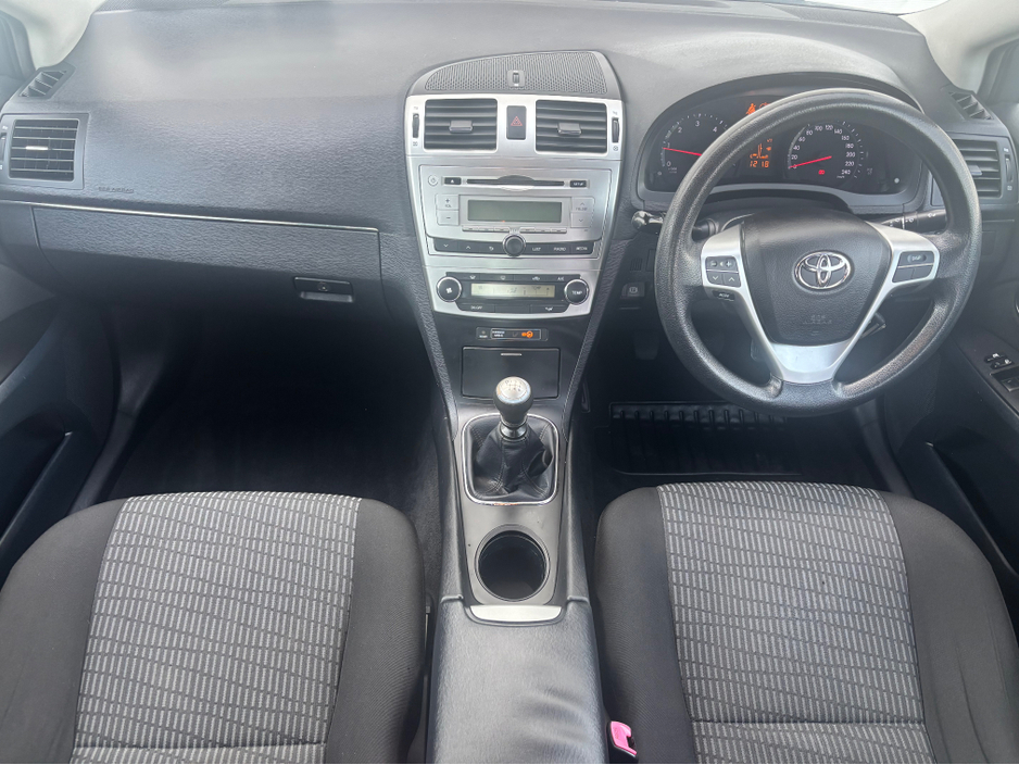 2014 Toyota Avensis - image 11