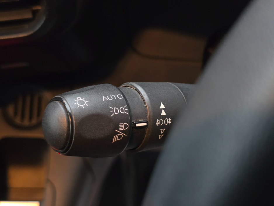 2022 Peugeot Partner - image 26