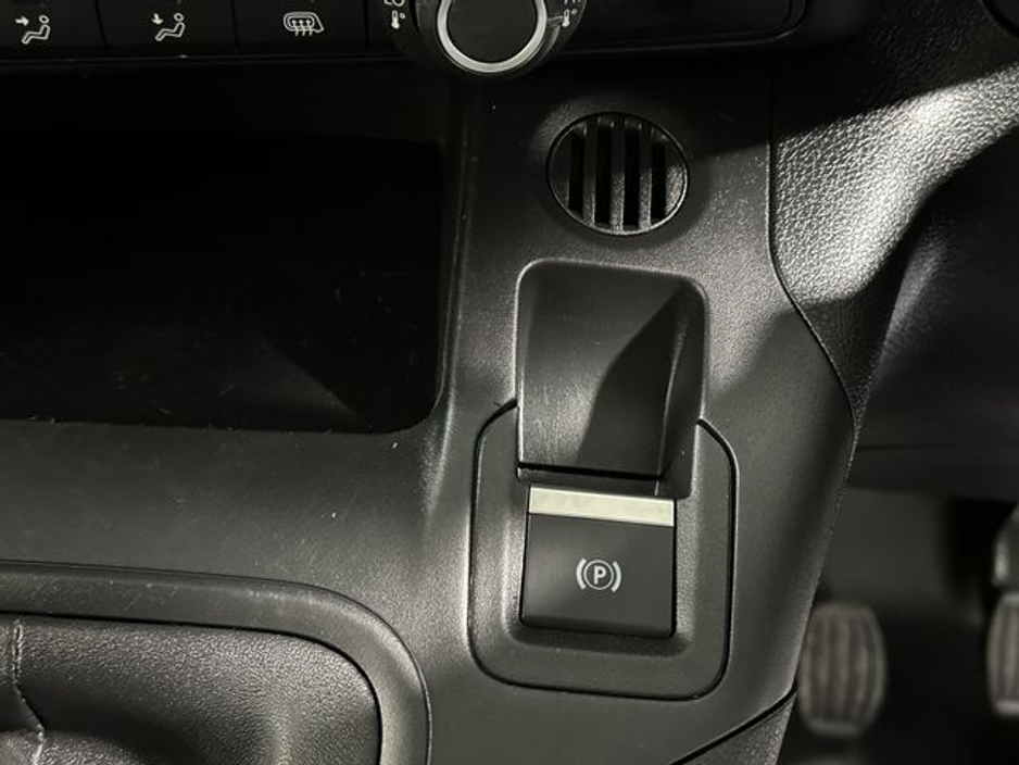 2023 Opel Combo Pro 100 BHP* High Spec* €17,800