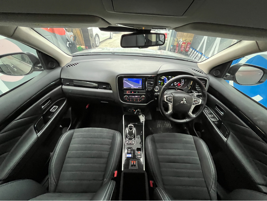 2018 Mitsubishi Outlander - image 18