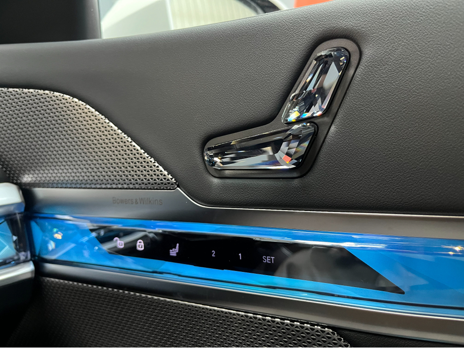 2025 BMW i7 - image 24