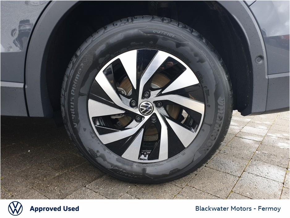 2026 Volkswagen Tiguan - image 9