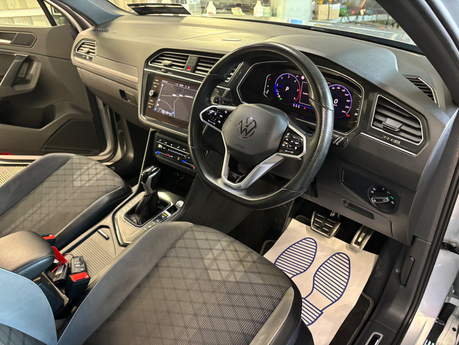 2023 Volkswagen Tiguan - image 11