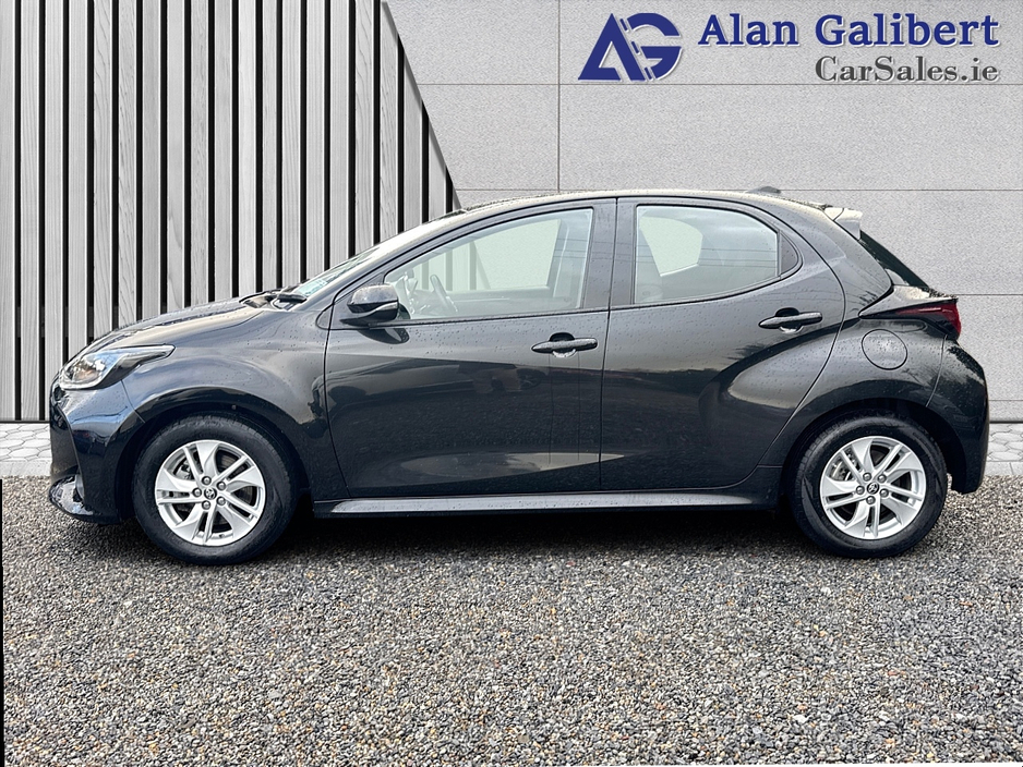 2023 Toyota Yaris 1.5 HYBRID LUNA AUTO €81 PW €16,995