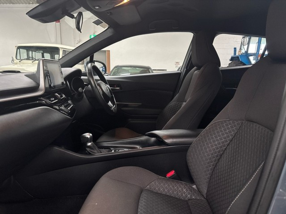 2023 Toyota C-HR - image 6