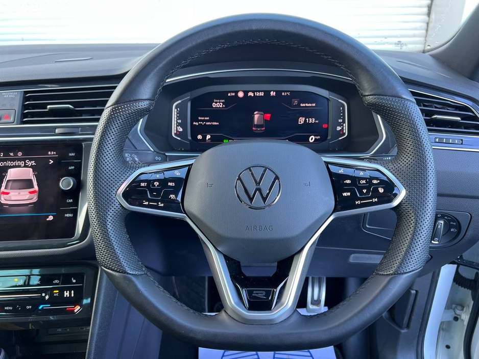 2023 Volkswagen Tiguan R-LINE 1.4 HYBRID // 20" R-LINE ALLOYS // PARKING SENSORS // APPLE CARPLAY/ANDROID AUTO €36,900
