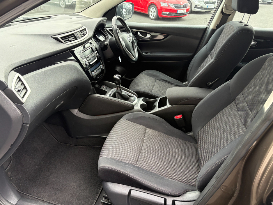 2015 Nissan Qashqai - image 6