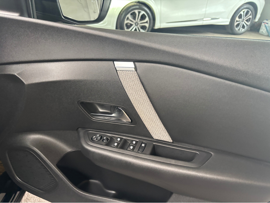 2022 Citroen C4 - image 4