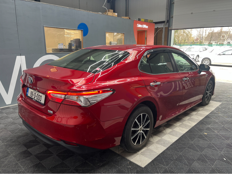 2019 Toyota Camry - image 2