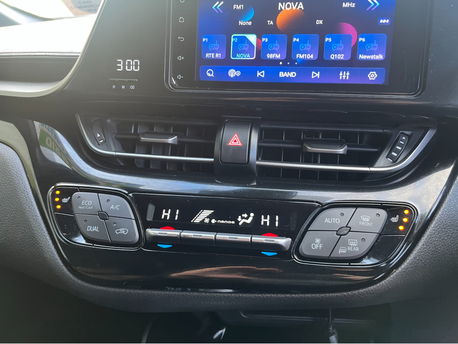 2019 Toyota C-HR SOL HYBRID AUTOMATIC 1.8 PETROL //HALF LEATHER HEATED SEATS//ADAPTIVE CRUISE CONTROL//REVERSE CAMERA//KEYLESS ENTRY// €19,950