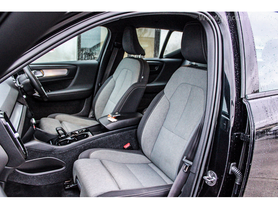 2022 Volvo XC40 T4 PHEV 211hp AT7 Plus bright €26,950