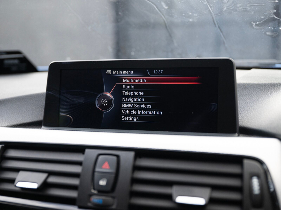 2013 BMW 3 Series - image 13