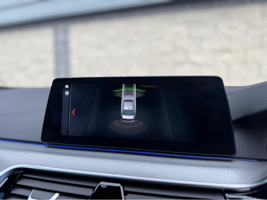 2017 BMW 5 Series - image 26