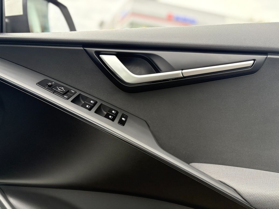 2025 Kia Niro - image 8