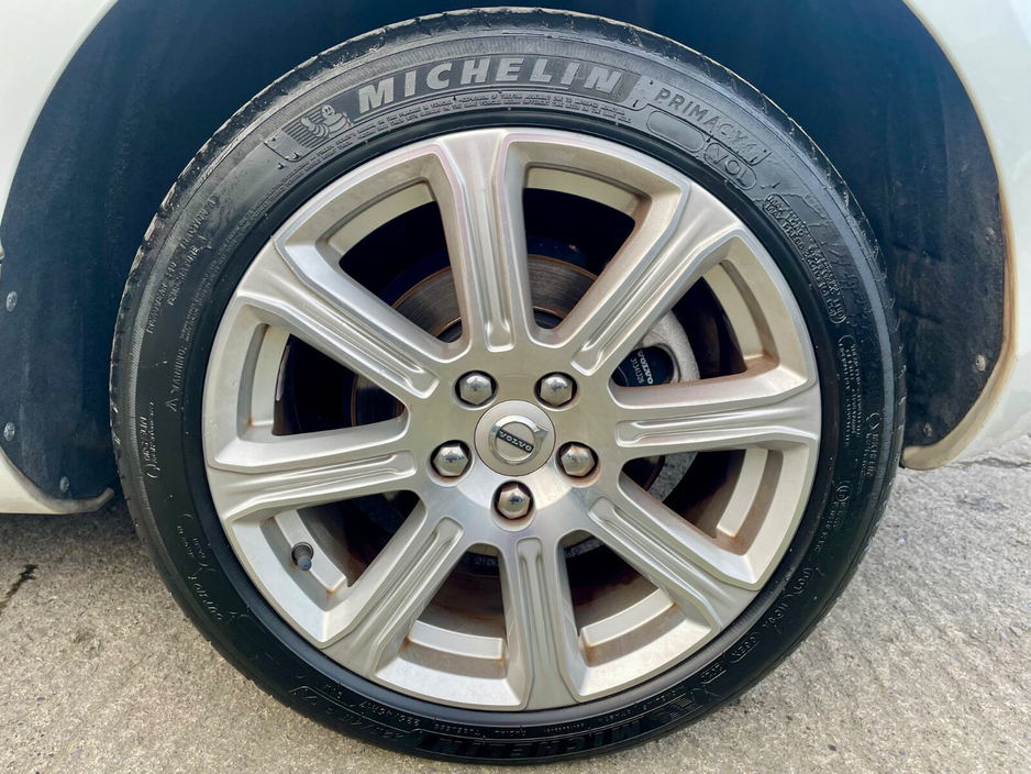 2017 Volvo V40 - image 13