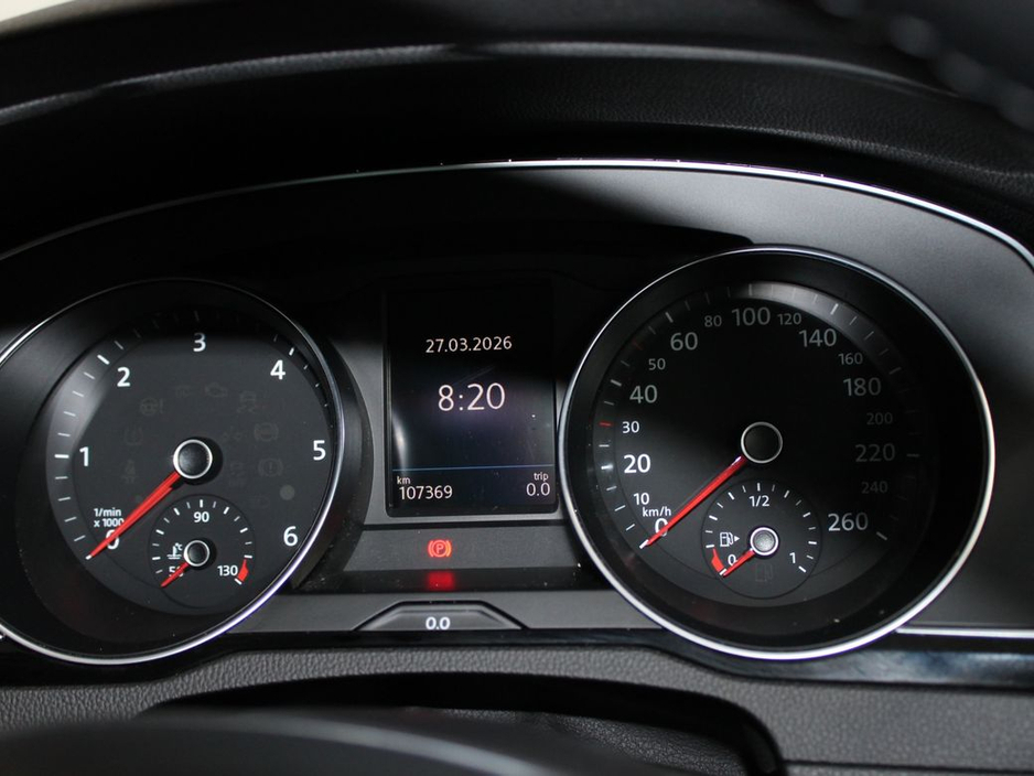 2019 Volkswagen Passat - image 15