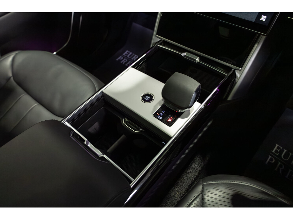 2024 Land Rover Range Rover - image 23