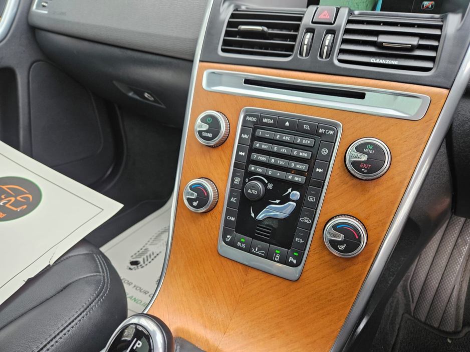 2016 Volvo XC60 - image 33